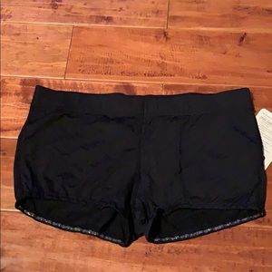 Lululemon Run: Dash Short NWT